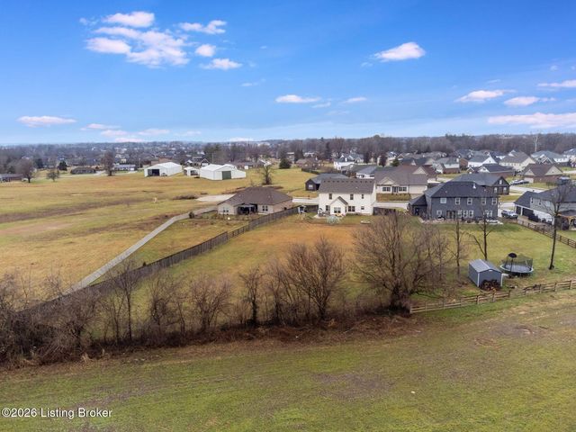 501 N Canterbury Glen Dr, Mt Washington, KY 40047