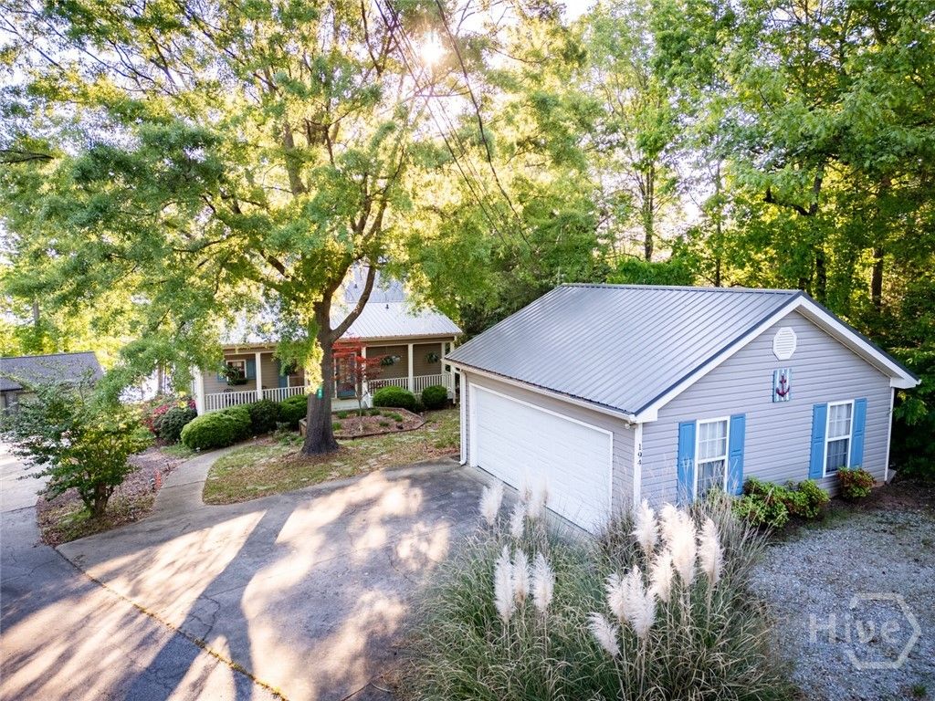Image 1 of property listing at 194 Sugar Cane Drive, Hartwell, GA 30643