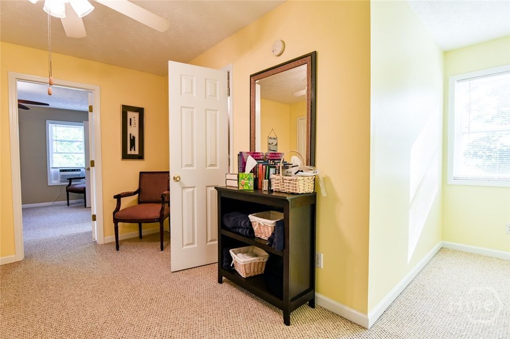 Image 11 of property listing at 194 Sugar Cane Drive, Hartwell, GA 30643