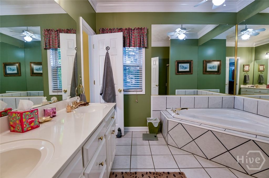 Image 28 of property listing at 194 Sugar Cane Drive, Hartwell, GA 30643