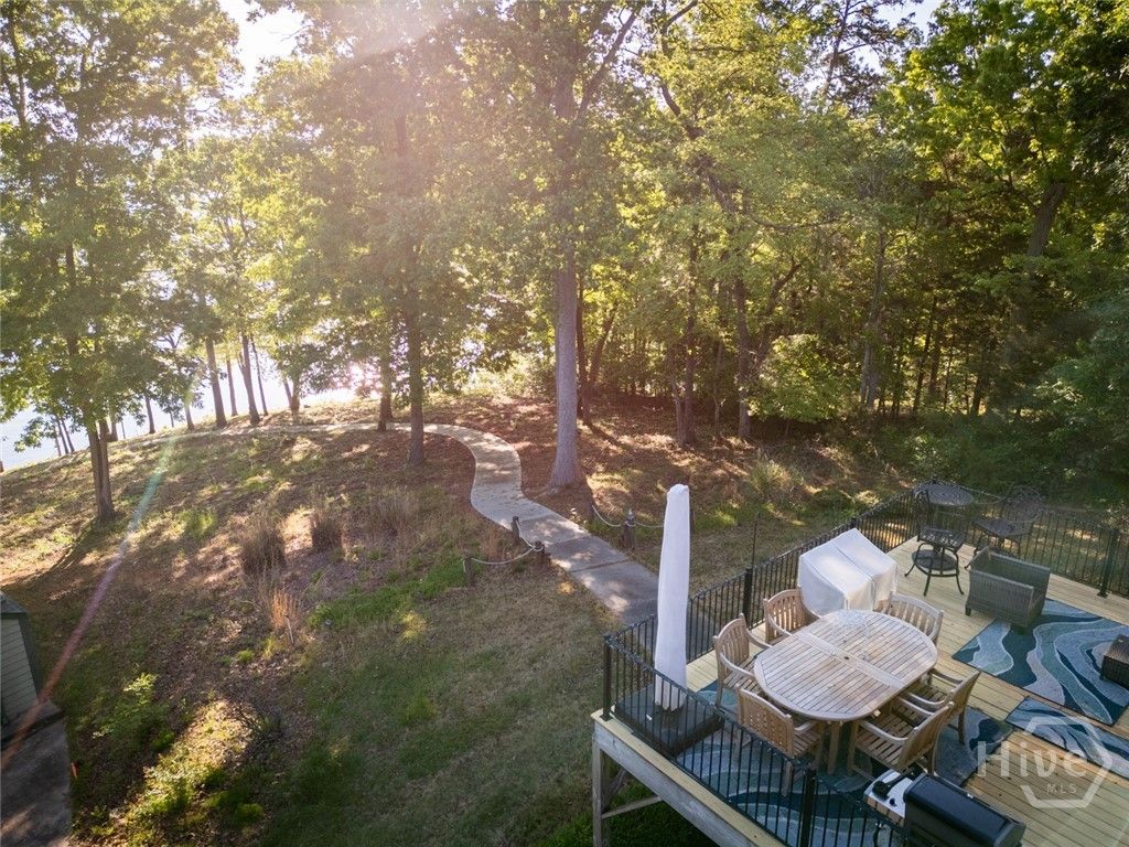 Image 5 of property listing at 194 Sugar Cane Drive, Hartwell, GA 30643