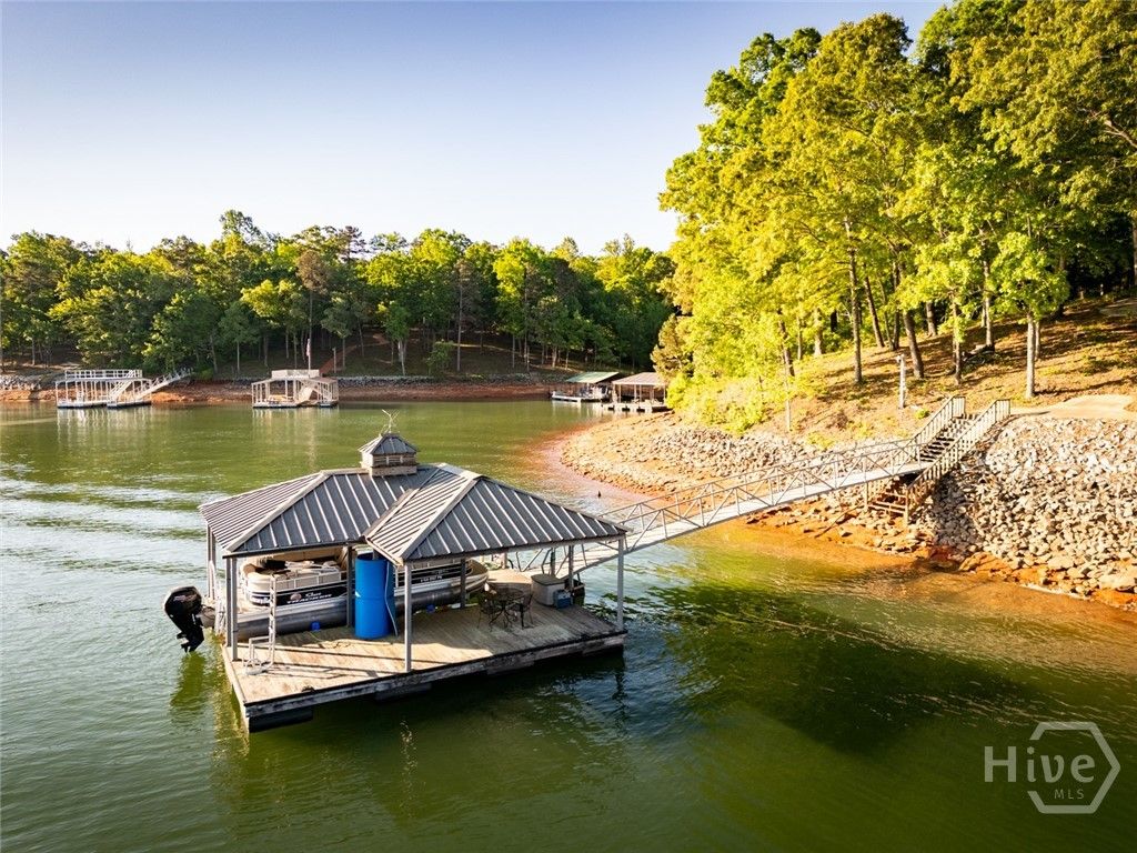 Image 57 of property listing at 194 Sugar Cane Drive, Hartwell, GA 30643