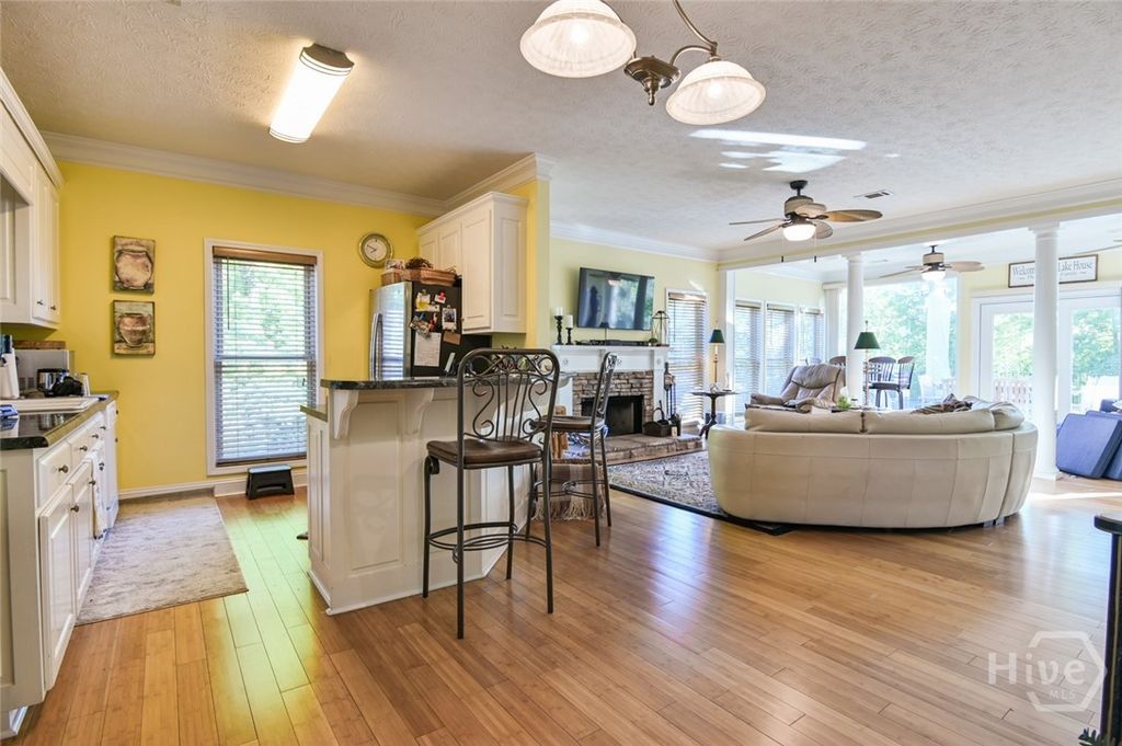 Image 6 of property listing at 194 Sugar Cane Drive, Hartwell, GA 30643
