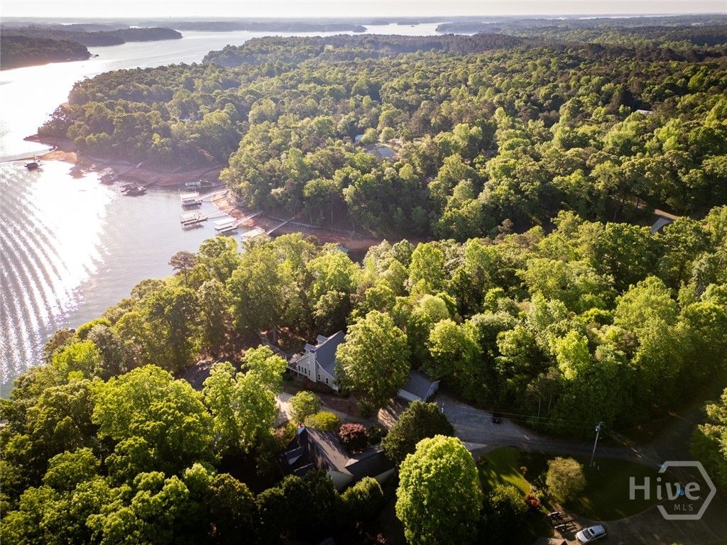 Image 63 of property listing at 194 Sugar Cane Drive, Hartwell, GA 30643