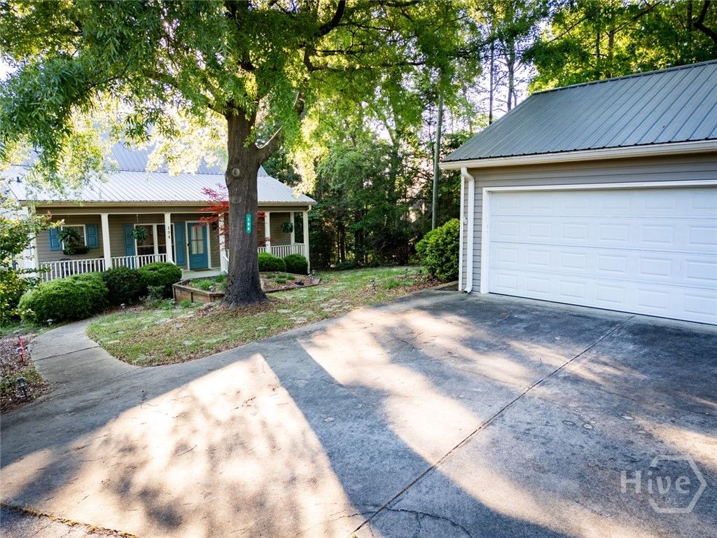 Image 68 of property listing at 194 Sugar Cane Drive, Hartwell, GA 30643