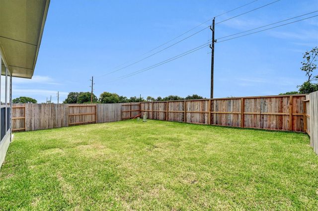305 Stone Placa Trail, Brookshire, TX 77423