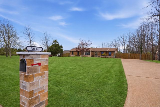 3016 Dell Dr, Hermitage, TN 37076