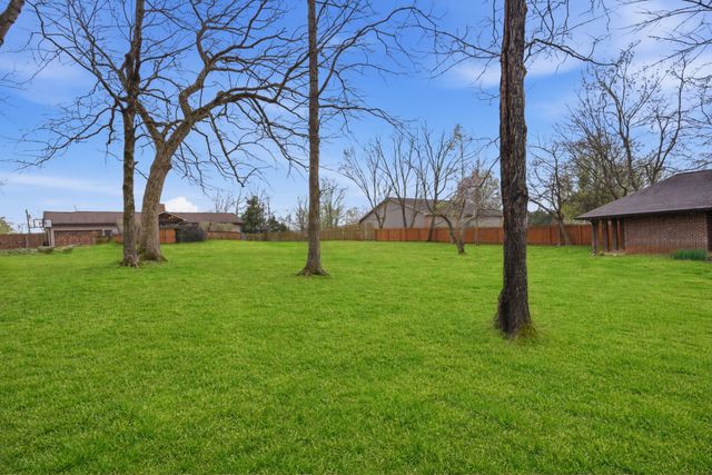 3016 Dell Dr, Hermitage, TN 37076