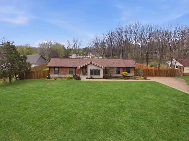 3016 Dell Dr, Hermitage, TN 37076