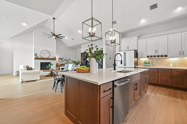 461 Leaning Rock RDG, Austin, TX 78737