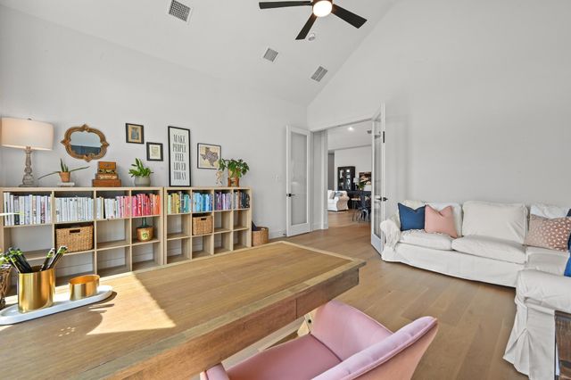 461 Leaning Rock RDG, Austin, TX 78737