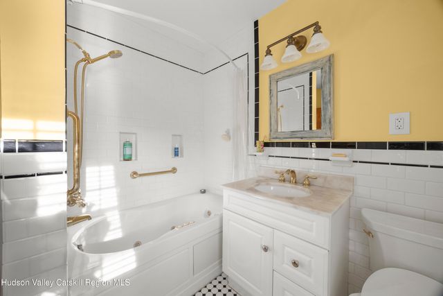 28 Mellenville Square, Claverack, NY 12513