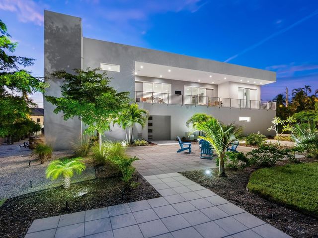 3939 HIGEL AVENUE, Sarasota, FL 34242