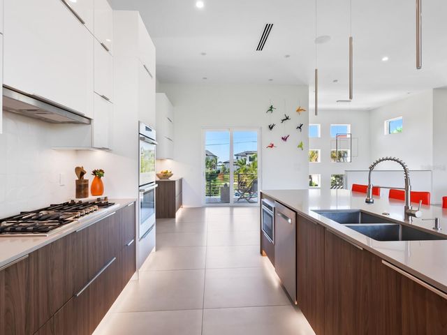 3939 HIGEL AVENUE, Sarasota, FL 34242