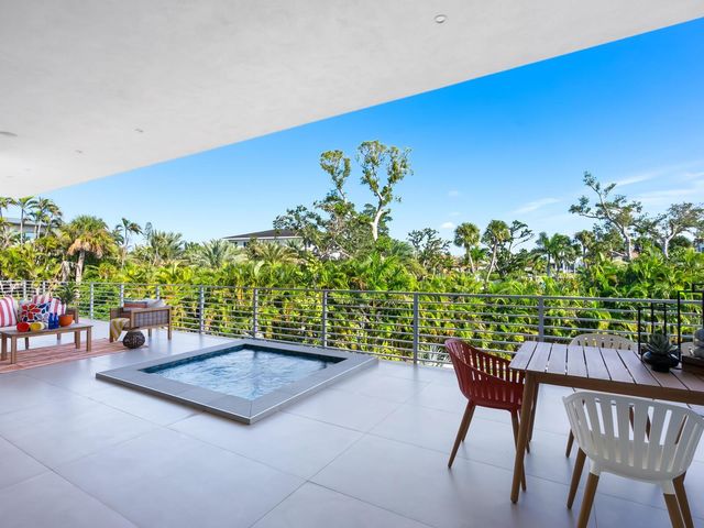 3939 HIGEL AVENUE, Sarasota, FL 34242