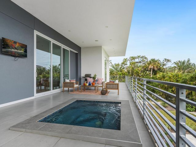 3939 HIGEL AVENUE, Sarasota, FL 34242