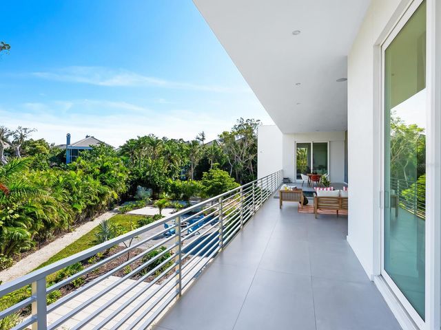 3939 HIGEL AVENUE, Sarasota, FL 34242