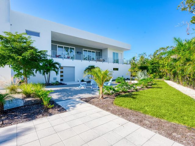 3939 HIGEL AVENUE, Sarasota, FL 34242