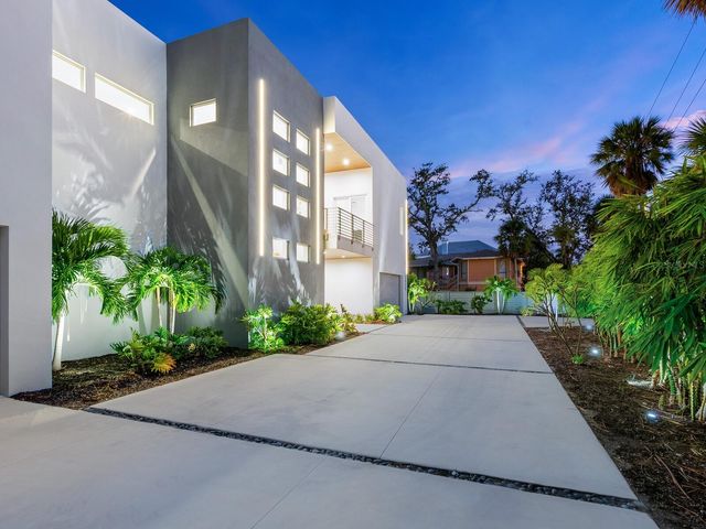 3939 HIGEL AVENUE, Sarasota, FL 34242