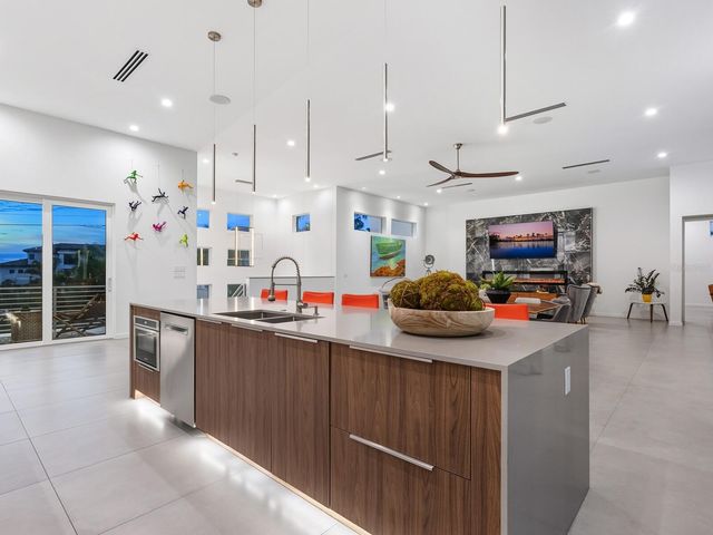 3939 HIGEL AVENUE, Sarasota, FL 34242