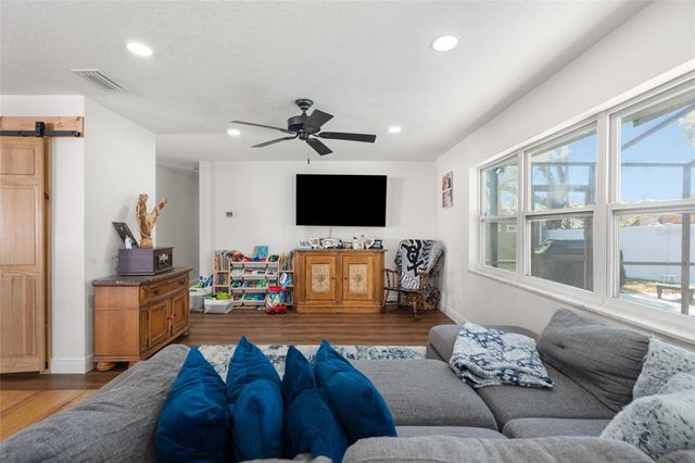 7124 WRENWOOD CIRCLE, Tampa, FL 33617