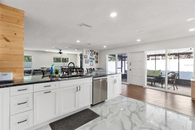 7124 WRENWOOD CIRCLE, Tampa, FL 33617