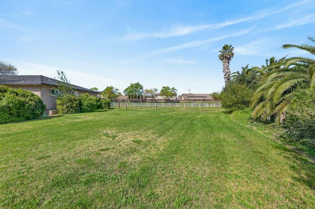 2455 Higgins Rd, West Sacramento, CA 95691