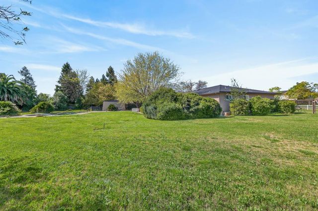 2455 Higgins Rd, West Sacramento, CA 95691