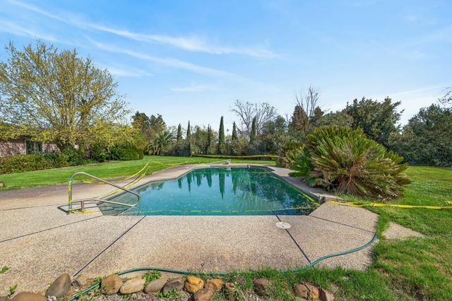 2455 Higgins Rd, West Sacramento, CA 95691