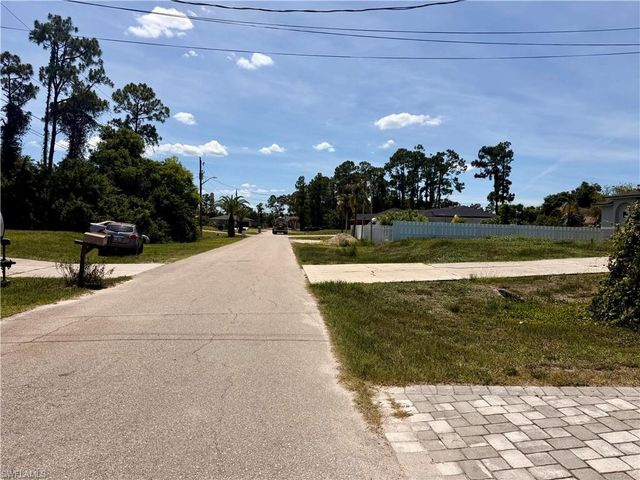 5560 Belrose ST, Lehigh Acres, FL 33971