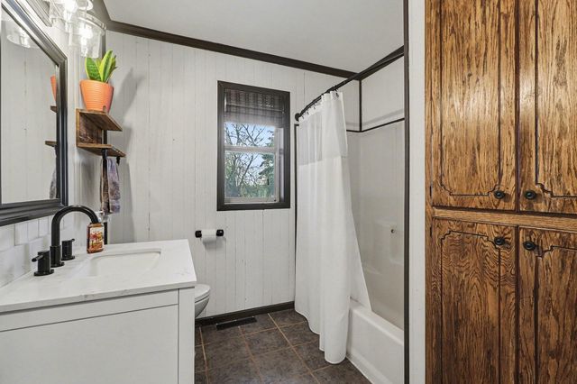 1011 Tyler Avenue SE, Isanti, MN 55040