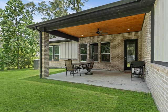 935 Four Fountains Street, New Caney, TX 77357