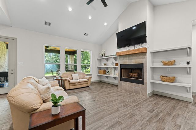 935 Four Fountains Street, New Caney, TX 77357