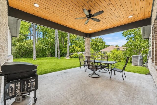 935 Four Fountains Street, New Caney, TX 77357