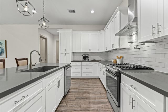 935 Four Fountains Street, New Caney, TX 77357