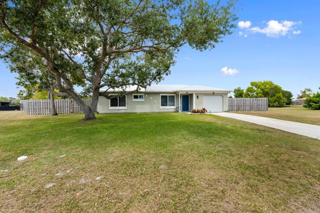 1967 SE West Dunbrooke Circle, Port St Lucie, FL 34952