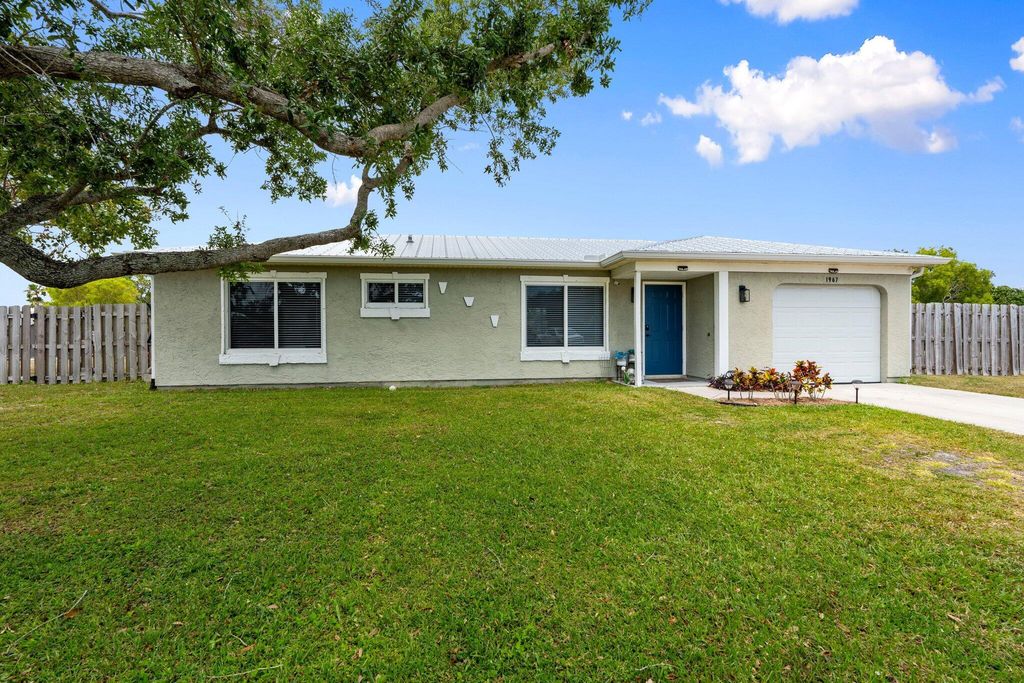 1967 SE West Dunbrooke Circle, Port St Lucie, FL 34952