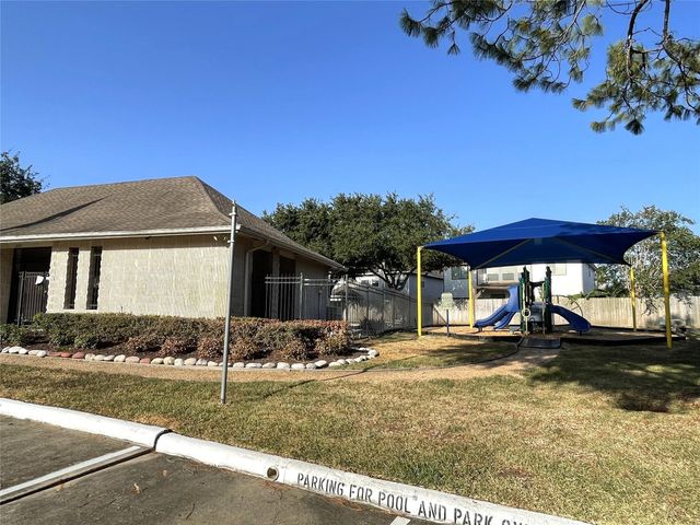 1723 Rustic Oak Lane, Seabrook, TX 77586