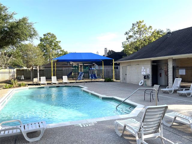 1723 Rustic Oak Lane, Seabrook, TX 77586