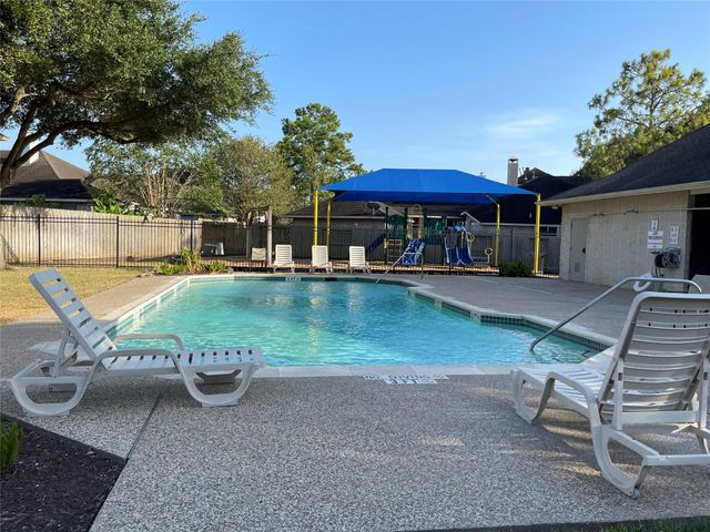 1723 Rustic Oak Lane, Seabrook, TX 77586