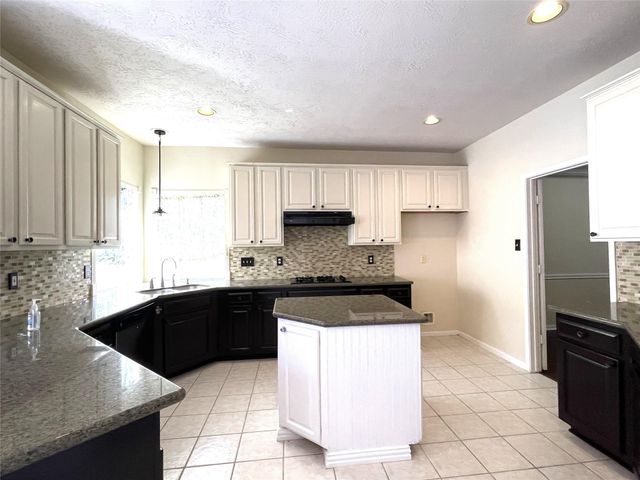 1723 Rustic Oak Lane, Seabrook, TX 77586