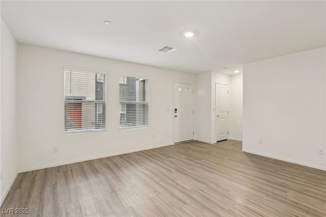 9932 Bumblebee Hills Street, Las Vegas, NV 89141