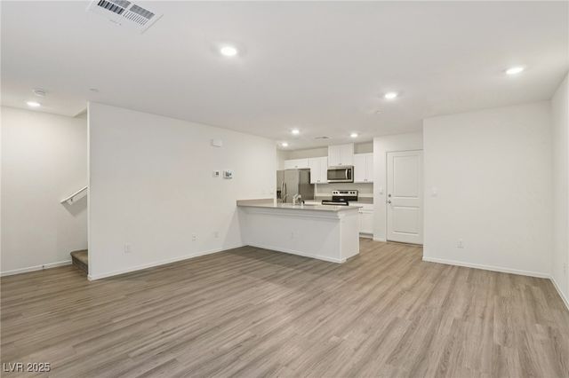 9932 Bumblebee Hills Street, Las Vegas, NV 89141