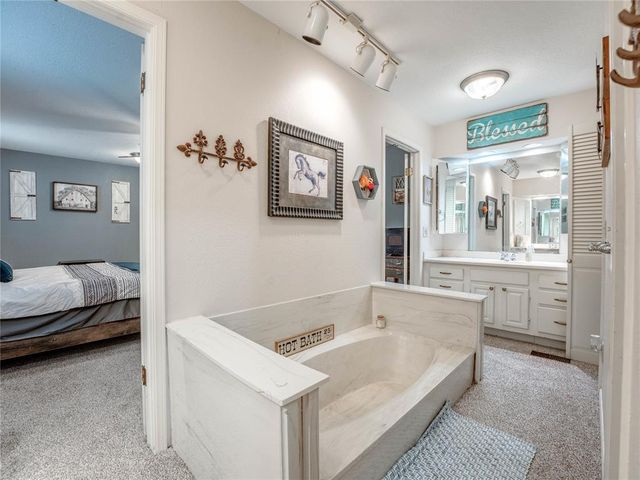 3401 Carriage Way, Edmond, OK 73013