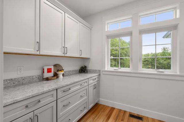 65 Jenkins Rd Lot 4 Fl Plan, Bedford, NH 03110