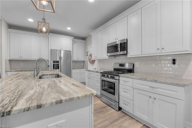 712 Jubilee CT, Chesapeake, VA 23322