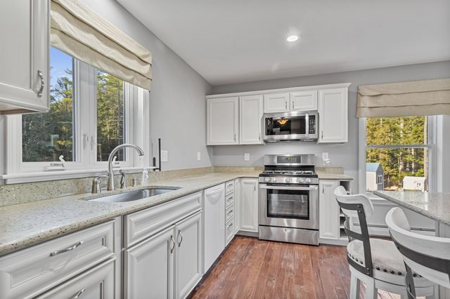 13 Tucker Way, Newmarket, NH 03857