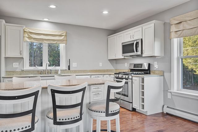 13 Tucker Way, Newmarket, NH 03857