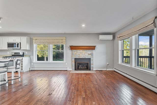 13 Tucker Way, Newmarket, NH 03857