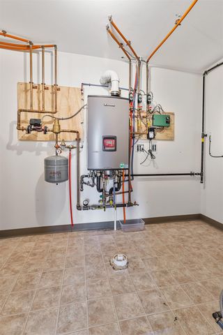 13 Tucker Way, Newmarket, NH 03857